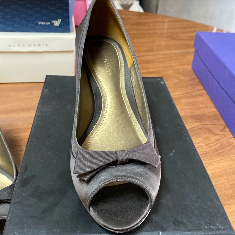 Beautiful brown Ann Taylor heels